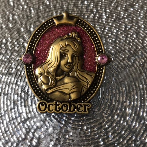 Disney birthday month pin new in box with tag - Picture 5 of 7